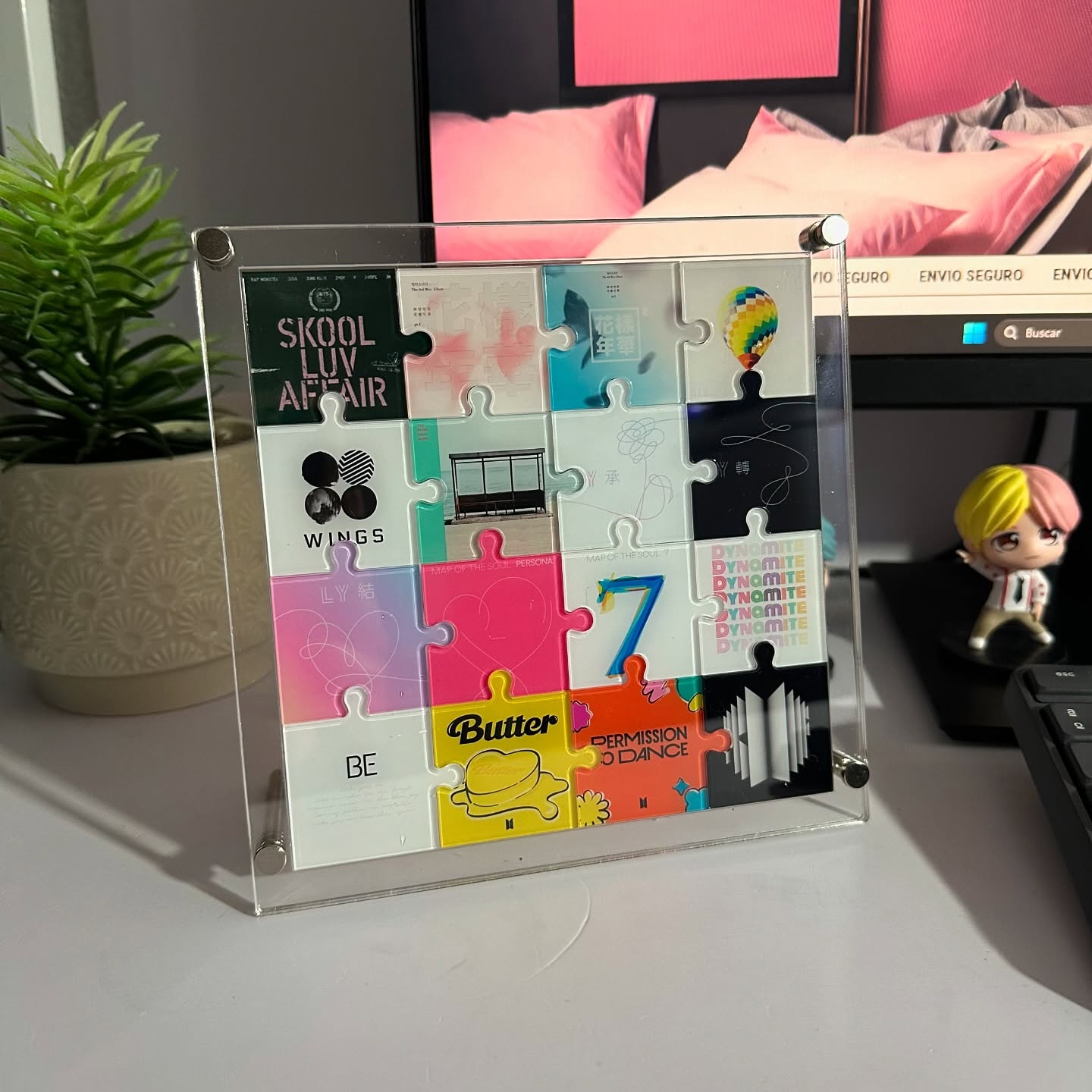 Desk Setup Home - แท่นโชว์ปริศนาอะคริลิคแบบกำหนดเอง แท่นวางปริศนาส่วนตัวสำหรับตกแต่งโต๊ะทำงาน ของขวัญสำหรับบ้าน/สำนักงาน ที่ไม่เหมือนใคร สำหรับเพื่อน/ครอบครัว/วันเกิด